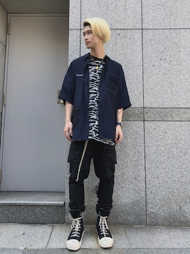 「DRKSHDW by RICK OWENS（ダークシャドウ バイ リックオウエンス）のアイテム（カーゴパンツ）」を使った、𝐊𝐚𝐢𝐭𝐨さん（メンズ・180cm）の夏コーディネート