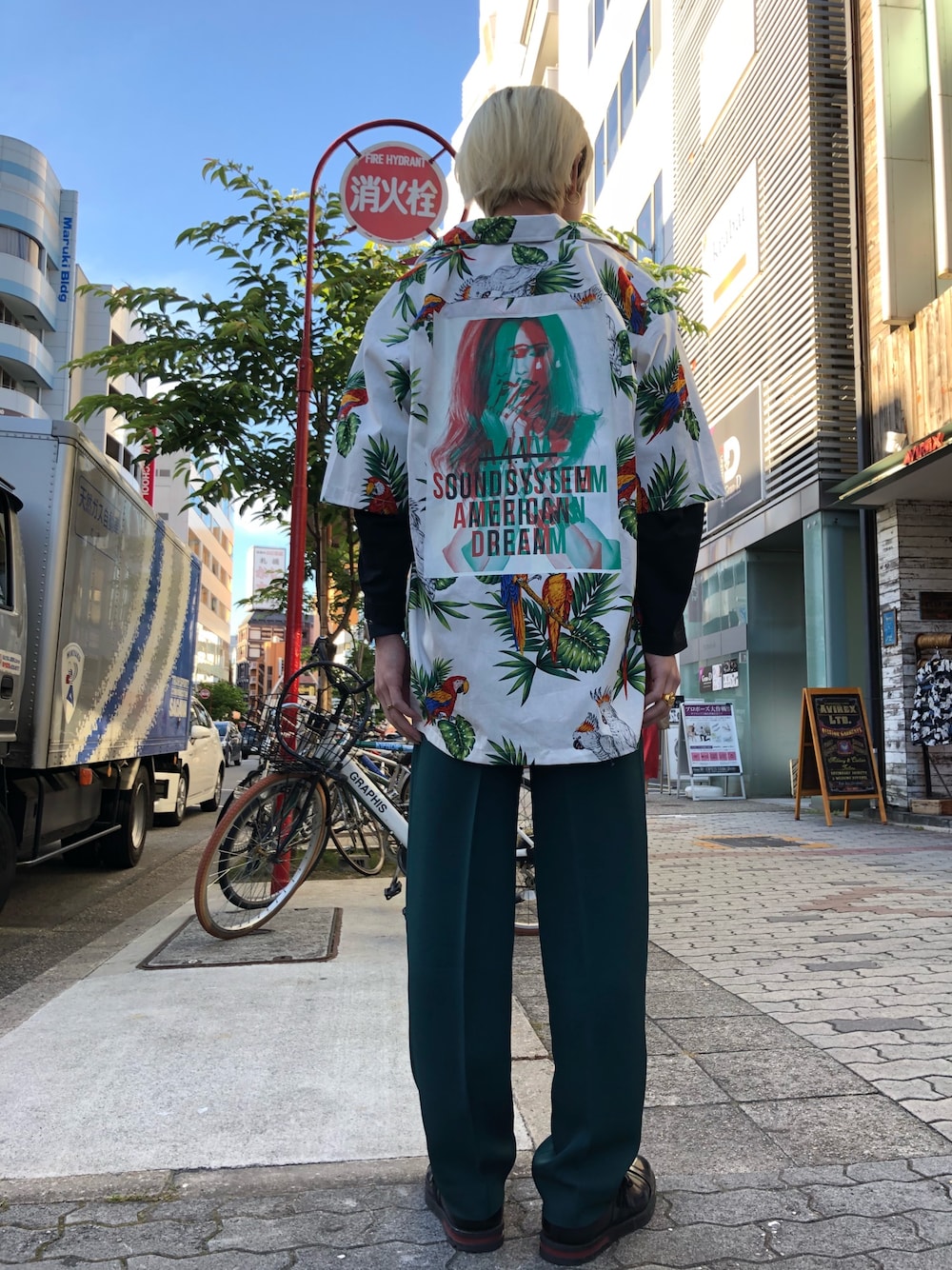 「グリーン、夏、スラックス、シンプルコーデ、シャツスタイル、シンプルスタイル、アロハシャツ、ビッグT、今日のコーデ、おしゃれさんと繋がりたい」｜「soeのLHP/エルエイチピー/SOE/ソーイ/Cotton Nylon Blend Trousers（スラックス、グリーン系）」を使った、𝐊𝐚𝐢𝐭𝐨さん（メンズ・180cm）の夏コーディネートの1枚目の写真