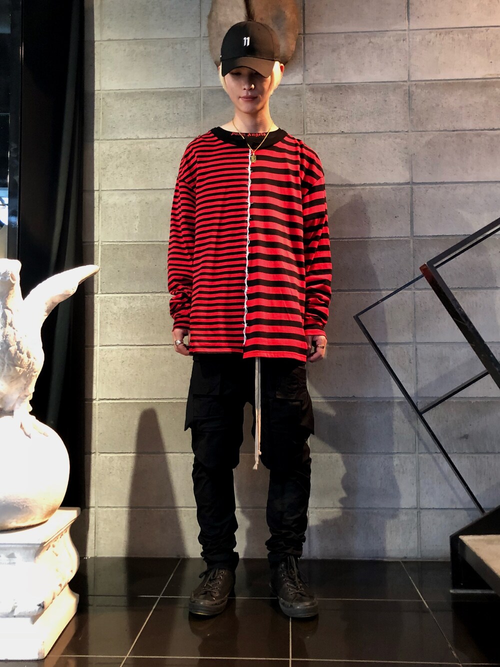 「夏、ブラックコーデ、converse、ストリート、drkshdw、オーバーサイズ、Danke schon、ビックシルエット、ゆるコーデ、おしゃれさんと繋がりたい」｜「DANKE SCHONのDankeSchon/ダンケシェーン/WIRE BORDER L/S TEE（Tシャツ/カットソー、ブラック系）」を使った、𝐊𝐚𝐢𝐭𝐨さん（メンズ・180cm）の夏コーディネートの1枚目の写真