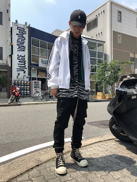 「DRKSHDW by RICK OWENS（ダークシャドウ バイ リックオウエンス）のアイテム（カーゴパンツ）」を使った、𝐊𝐚𝐢𝐭𝐨さん（メンズ・180cm）の夏コーディネート
