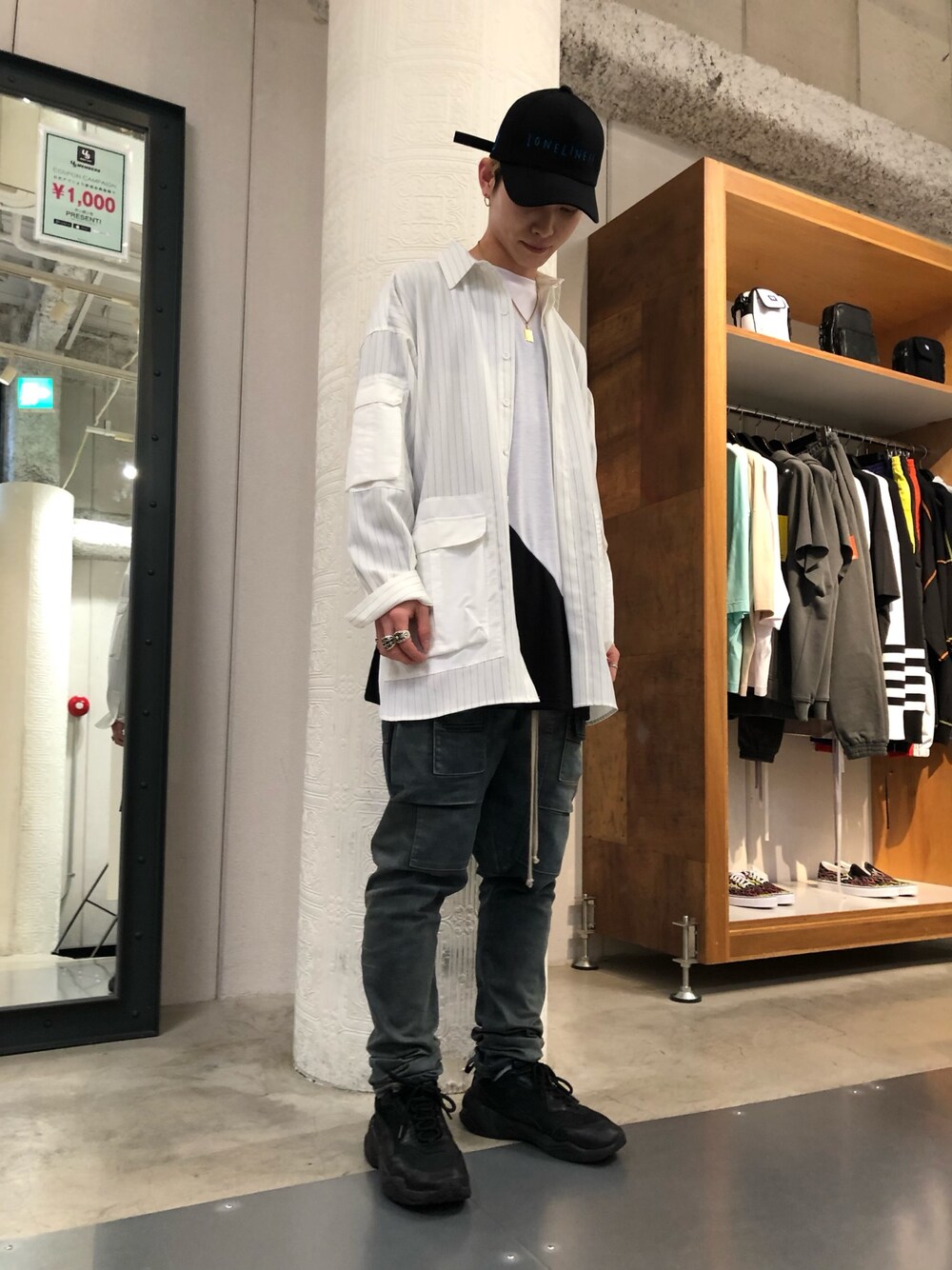「ストリート、drkshdw、モノトーン、Danke schon、street、PUMA、RICK OWENS、おしゃれさんと繋がりたい、AZStokyo、平成最後のWEARISTAセンバツ」｜「DANKE SCHONのDankeSchon/ダンケシェーン/ストライプBIGシャツ（シャツ/ブラウス、ホワイト系）」を使った、𝐊𝐚𝐢𝐭𝐨さん（メンズ・180cm）の春コーディネートの1枚目の写真