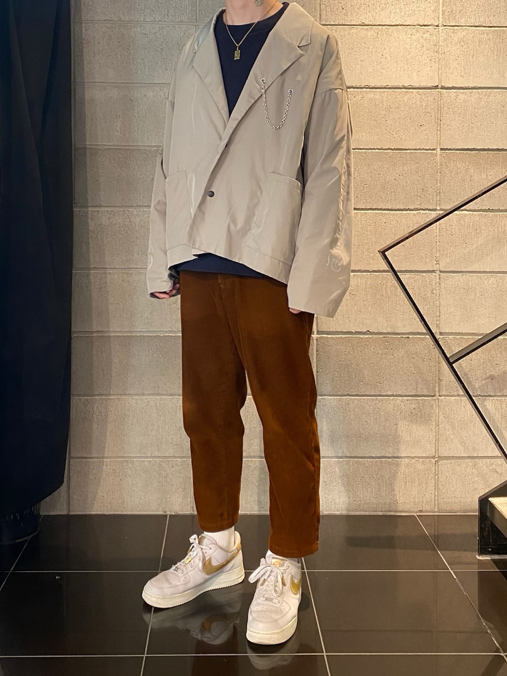 「スニーカー、NIKE、ホワイト、ベージュ、ネイビー、THOMBROWNE、コーディロイパンツ、Danke schon、ブラウン、ナイロンジャケット」｜「DANKE SCHONのDankeSchon/ダンケシェーン/TWILL CHAIN JKT/ツイルチェーンジャケット（テーラードジャケット、ベージュ系）」を使った、𝐊𝐚𝐢𝐭𝐨さん（メンズ・180cm）の春コーディネートの1枚目の写真