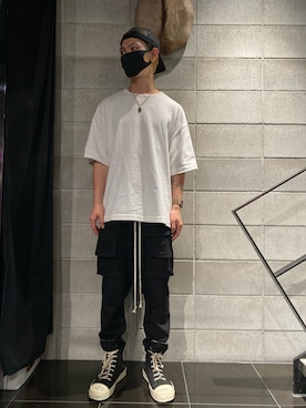 「DRKSHDW by RICK OWENS（ダークシャドウ バイ リックオウエンス）のアイテム（カーゴパンツ）」を使った、𝐊𝐚𝐢𝐭𝐨さん（メンズ・180cm）の秋コーディネート