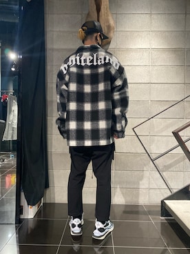 「DRKSHDW by RICK OWENS（ダークシャドウ バイ リックオウエンス）のアイテム（カーゴパンツ）」を使った、𝐊𝐚𝐢𝐭𝐨さん（メンズ・180cm）の秋コーディネート