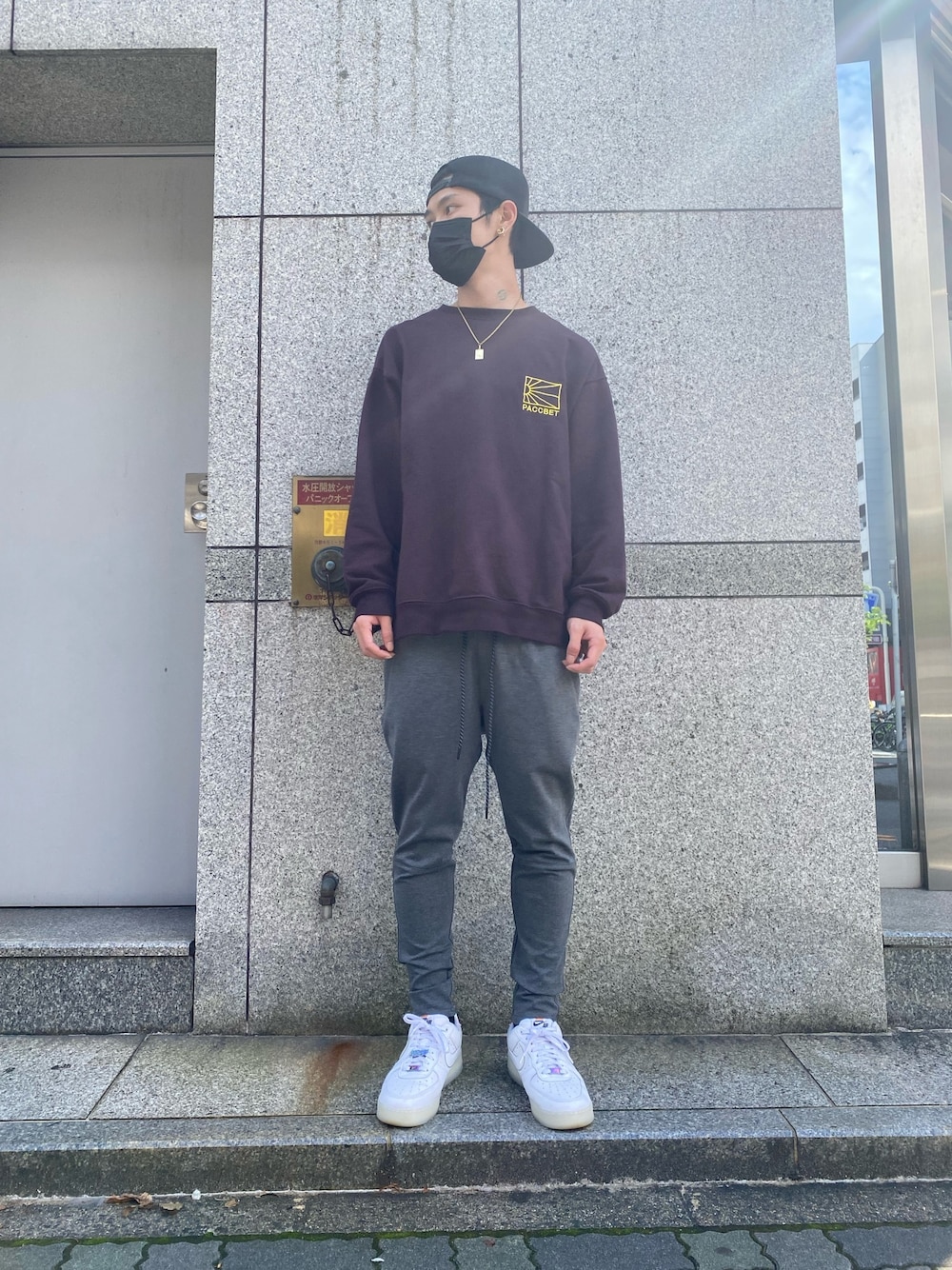 「スウェットパンツ、スウェット、スニーカー、グレー、ブラウン、ワインレッド、WHITELAND BLACKBURN、paccbet、whiteland、rassvet」｜「RASSVET / PACCBETのアイテム（スウェット、ブラウン系）」を使った、𝐊𝐚𝐢𝐭𝐨さん（メンズ・180cm）の夏コーディネートの1枚目の写真