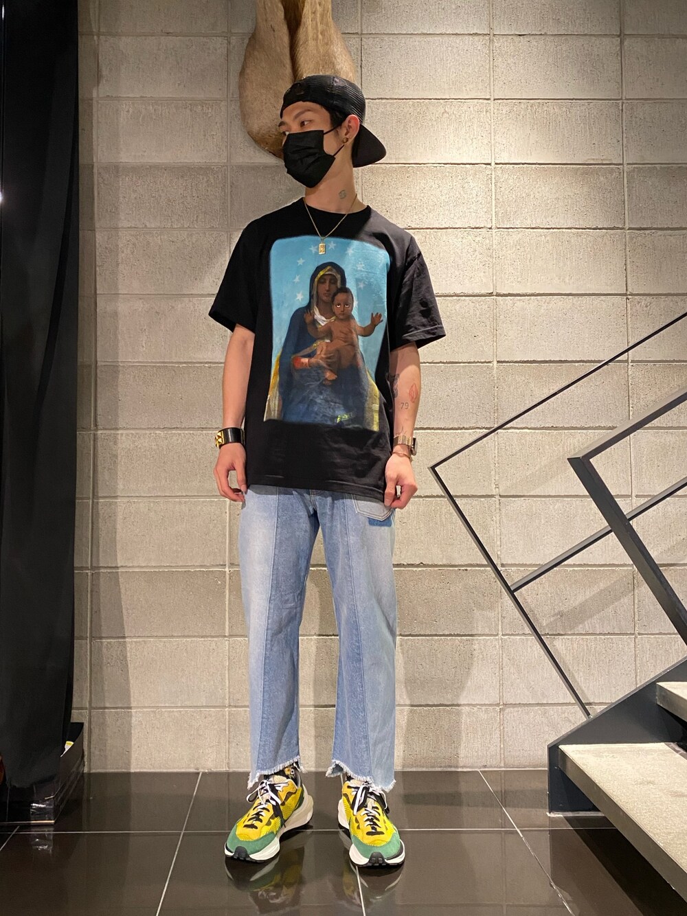 「デニム、ストリート、オーバーサイズ、Danke schon、デニムパンツ、デニムコーデ、ストリートコーデ、再構築デニム、オーバーＴシャツ、denimtears」｜「Denim tearsのアイテム（Tシャツ/カットソー、ブラック系）」を使った、𝐊𝐚𝐢𝐭𝐨さん（メンズ・180cm）の夏コーディネートの1枚目の写真