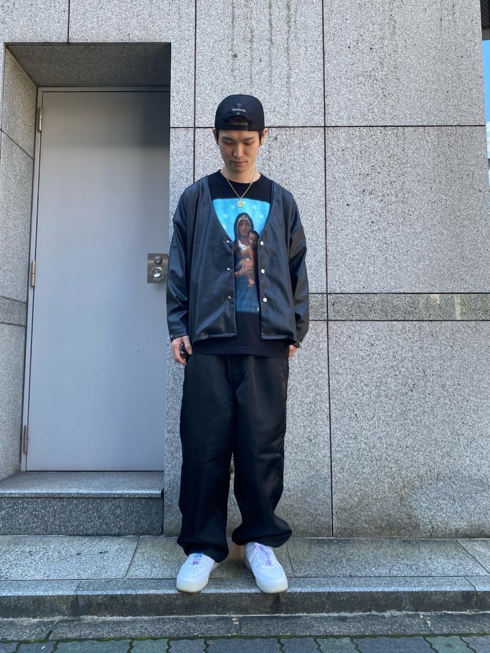 「ブラックコーデ、ストリート、Danke schon、Y-3、お散歩コーデ、ストリートコーデ、秋冬コーデ、秋服準備はじめました、denimtears、秋トレンド2021」｜「Denim tearsのアイテム（Tシャツ/カットソー、ブラック系）」を使った、𝐊𝐚𝐢𝐭𝐨さん（メンズ・180cm）の秋コーディネートの1枚目の写真