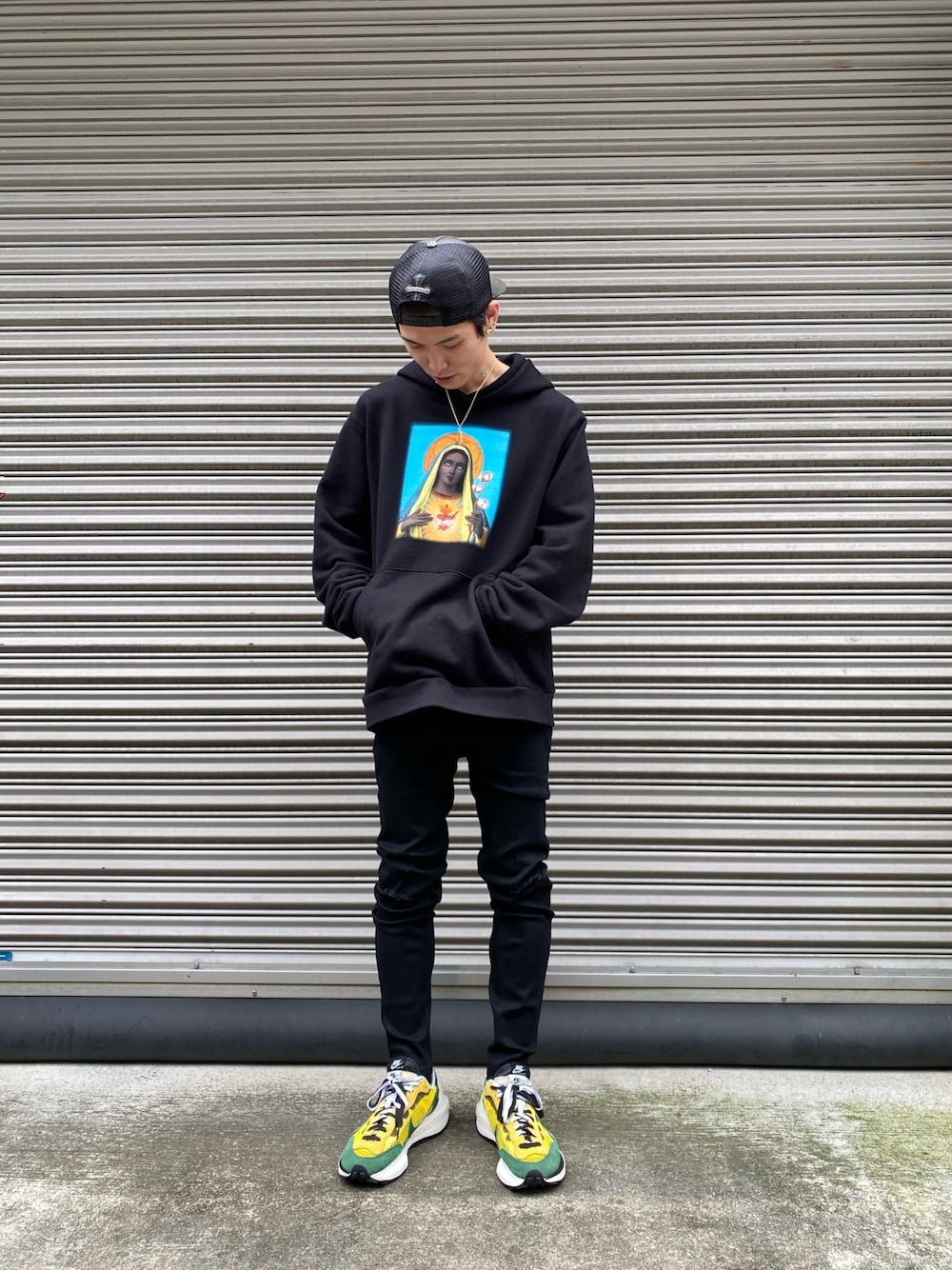 「NIKE、スキニー、パーカー、秋のコーデ、オーバーサイズ、スニーカーコーデ、Danke schon、スキニーデニム、denimtears、秋トレンド2021」｜「DANKE SCHONのDankeSchon/ダンケシェーン/ダメージデニムパンツ（デニムパンツ、ブラック系）」を使った、𝐊𝐚𝐢𝐭𝐨さん（メンズ・180cm）の秋コーディネートの1枚目の写真