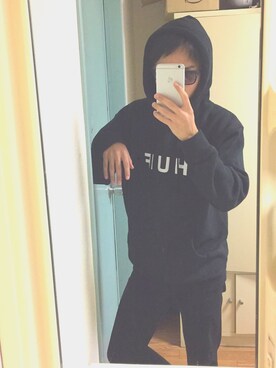 「HUF（ハフ）のアイテム（パーカー、ブラック系）」を使った、ShiNoさん（メンズ・172cm）の秋コーディネート