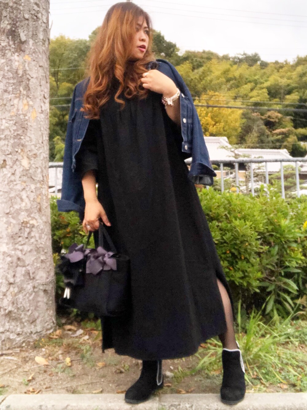 「オトナカジュアル、ゆるコーデ、秋のコーデ、大人女子、ootd、大人ガーリー、ワンピース、お洒落」｜「Another Editionの【WEB限定】シャーリングOP ◆（ワンピース、ブラック系）」を使った、ayuさん（レディース・160cm）の秋コーディネートの1枚目の写真