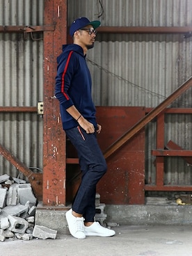 「レッド」｜「アイテム（ジャージ）」を使った、JEEさん（メンズ・182cm）の冬コーディネート