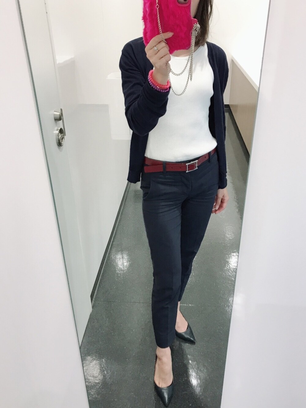 「トリコロール、大人コーデ、オフィスカジュアル、スラックス、パンツスタイル、パンプス、プチプラ、ユニクロ、ZARA」｜「UNIQLOのアイテム（カーディガン/ボレロ、ブルー系）」を使った、minokinocoさん（レディース・155cm）の夏コーディネートの1枚目の写真