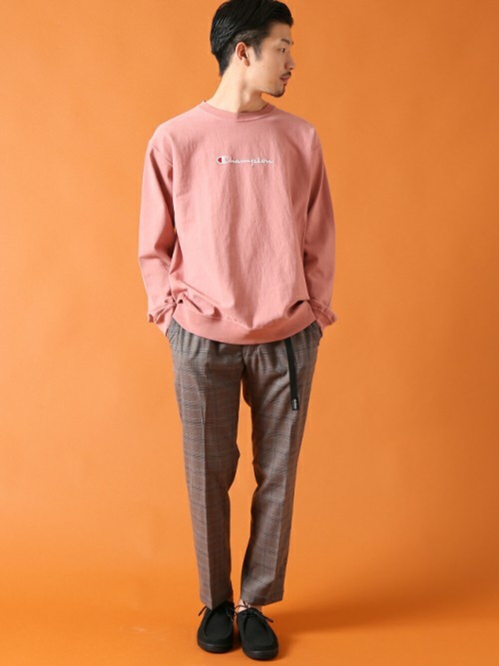 ホワイト系のソックス/靴下を着用したメンズの冬コーディネートの1枚目の写真