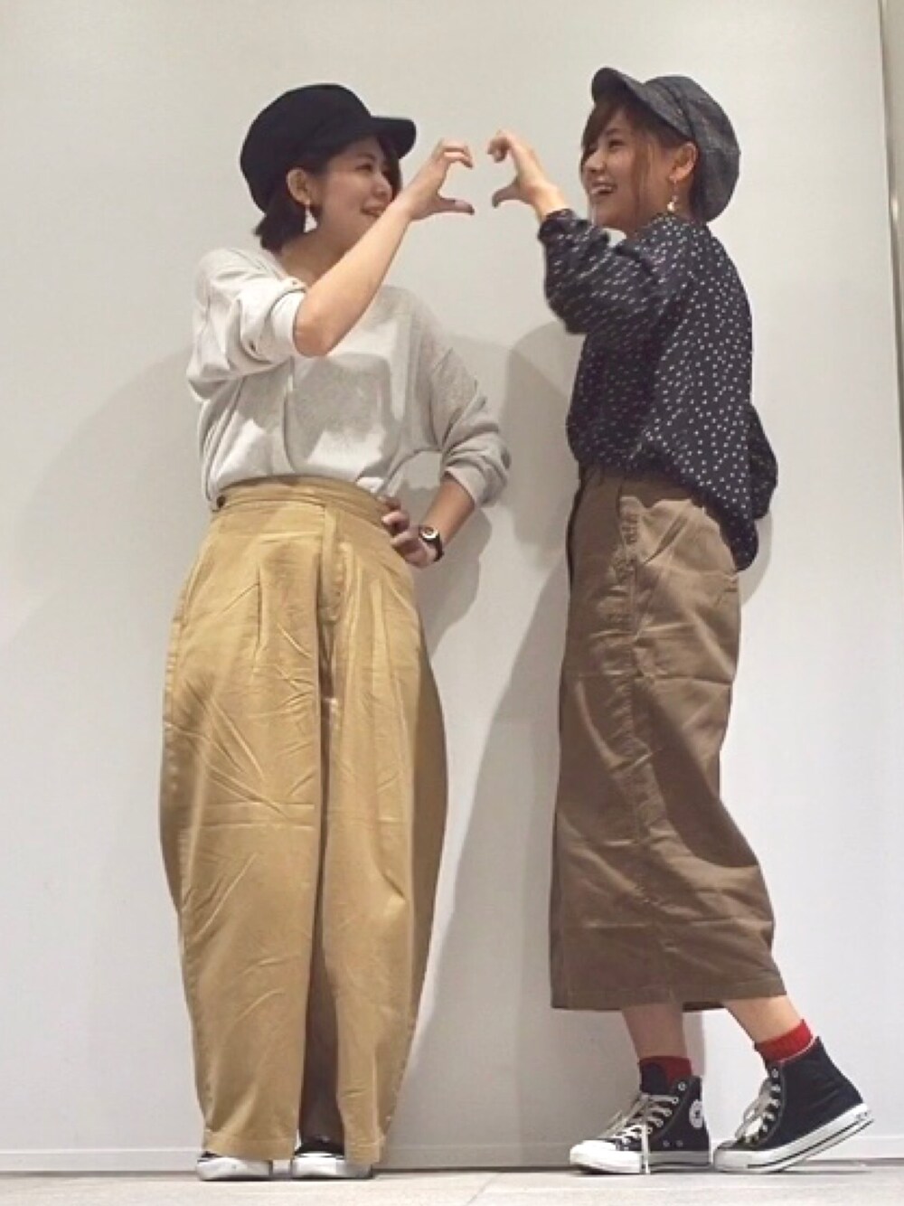 「秋服準備はじめました、キャスケット、チェック、チノスカート、フロントボタン、スニーカー、プチプラ、プチプラコーデ、リンクコーデ、シミラールック」｜「AMERICAN HOLICのチェックキャスケット（キャスケット、グレー系）」を使った、アヤ.さん（レディース・162cm）の秋コーディネートの1枚目の写真