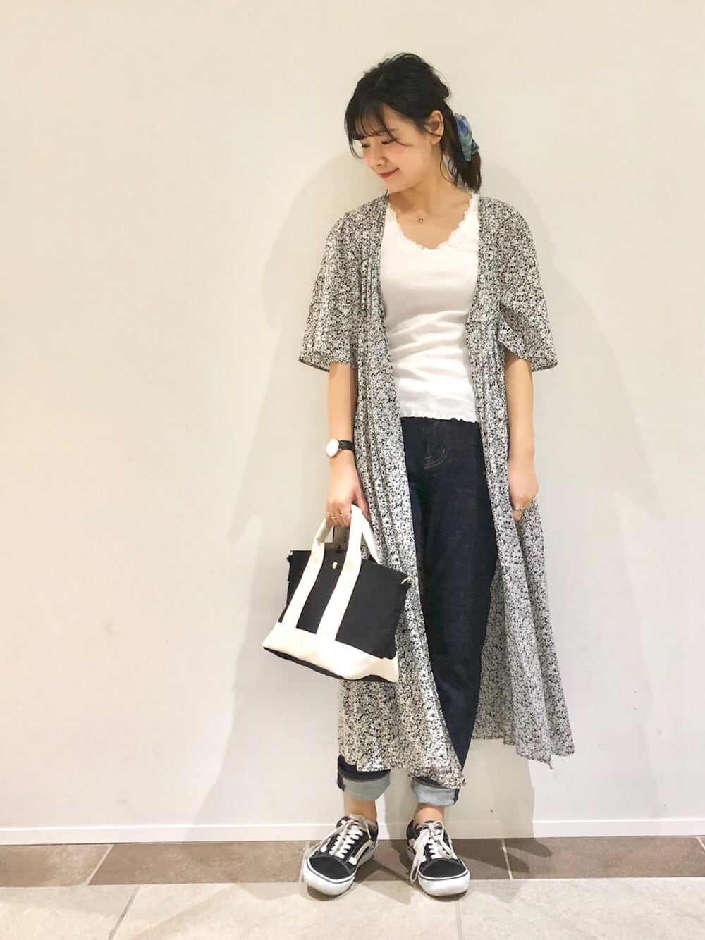 「小花柄、小花柄ワンピース、プチプラ、プチプラコーデ、ガウン、ガウンワンピース、ワンピース、デニム、レース、夏コーデ」｜「AMERICAN HOLICの5分袖カシュクールガウンワンピース（ワンピース、その他）」を使った、アヤ.さん（レディース・162cm）の春コーディネートの1枚目の写真