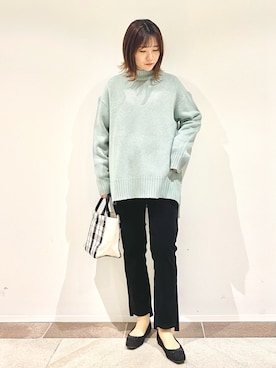 「ストレートパンツ」｜「アイテム（その他）」を使った、アヤ.さん（レディース・163cm）の冬コーディネート
