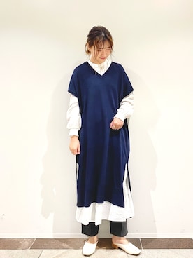 「ニットベスト」｜「アイテム（シャツワンピース）」を使った、アヤ.さん（レディース・163cm）の春コーディネート
