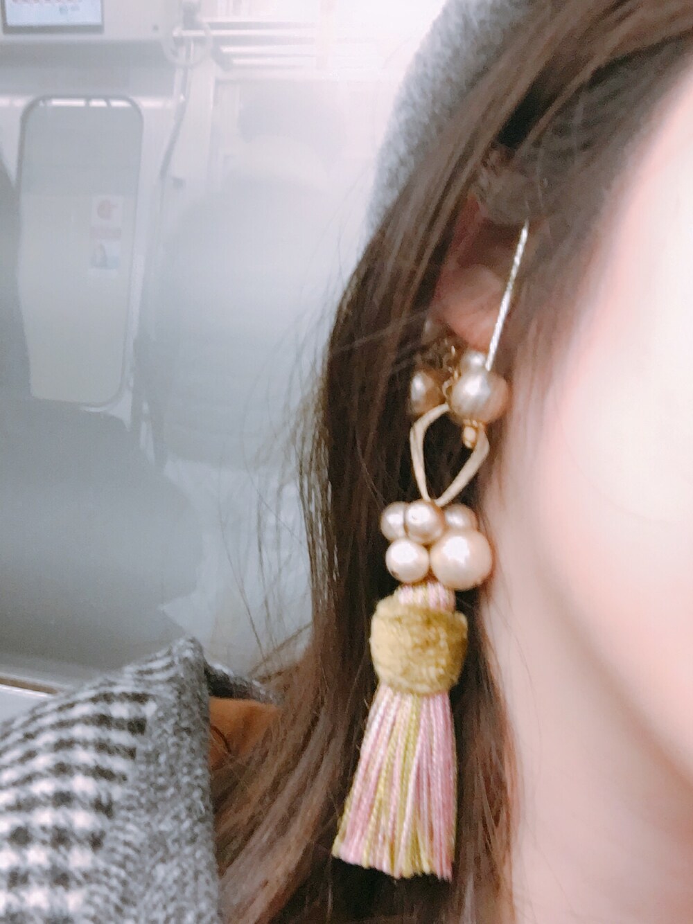 「アクセサリー、古着コーデ、片耳イヤリング」｜「no brandのアイテム（イヤリング（片耳用）、ピンク系）」を使った、うさいさん（レディース・151cm）の春コーディネートの1枚目の写真