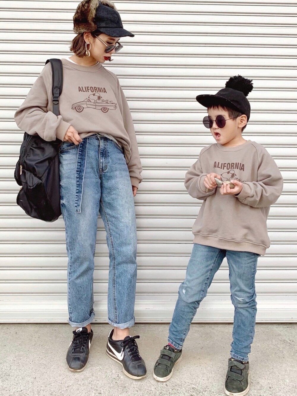「シンプルコーデ、リンクコーデ、親子リーボック、デニム、ママコーデ、デニムパンツ、プチプラ、大人カジュアル、スウェット、オトナカジュアル」｜「select shop JBGのアイテム（スウェット、ブラウン系）」を使った、𝓅𝑜𝒸𝑜さん（レディース・156cm）の秋コーディネートの1枚目の写真