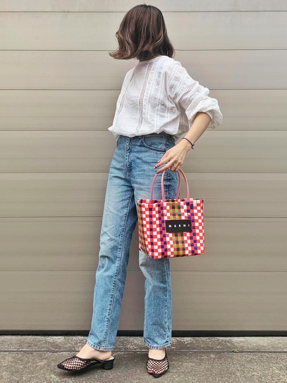 「春めきシューズ、休日スタイル、デニム、デニムパンツ、レース、ブラウス、シンプル、プチプラ、GU、マルニ」｜「classicalelfの透け感がクラシカルで美しい。刺繍コットンレースの2Wayブラウス（シャツ/ブラウス、ホワイト系）」を使った、𝓅𝑜𝒸𝑜さん（レディース・156cm）の春コーディネートの1枚目の写真