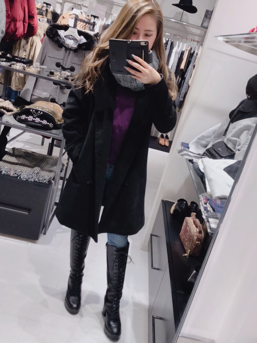 「コートスタイル、レースアップブーツ、エゴイスト(EGOIST)、AZUL by moussy、カジュアルコーデ、ブラック」｜「AZUL by moussyのアイテム（ピーコート、ブラック系）」を使った、ma-miさん（レディース・157cm）の冬コーディネートの1枚目の写真