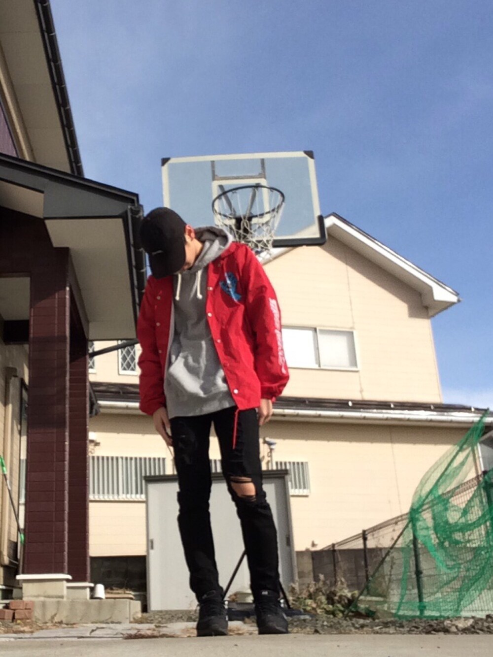 「SANTA CRUZのアイテム（その他アウター、レッド系）」を使った、worstさん（メンズ・173cm）の冬コーディネートの1枚目の写真