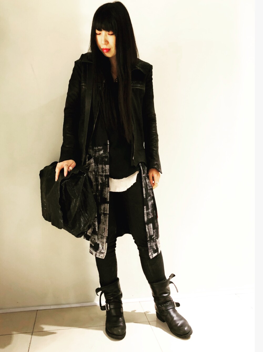 「ROYAL FLASH、KMRii、14th Addiction、FAGASSENT」｜「14th Addictionの【別注】14thAddiction/フォーティーンスアディクション/CROSS ZIP HOODIE JKT（ブルゾン、ブラック系）」を使った、照井千尋さん（レディース・163cm）の秋コーディネートの1枚目の写真