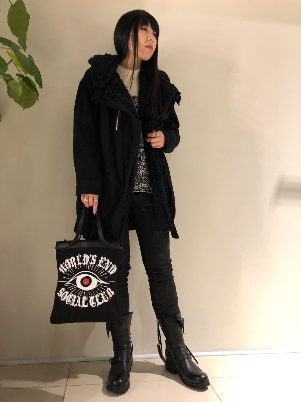 「ROYAL FLASH、KMRii、KMRii   ブーツ、FAGASSENT、styling /」｜「KMRiiのKMRii/ケムリ/HoodedTwillJK02/RFL（ブルゾン、ブラック系）」を使った、照井千尋さん（レディース・163cm）の秋コーディネートの1枚目の写真