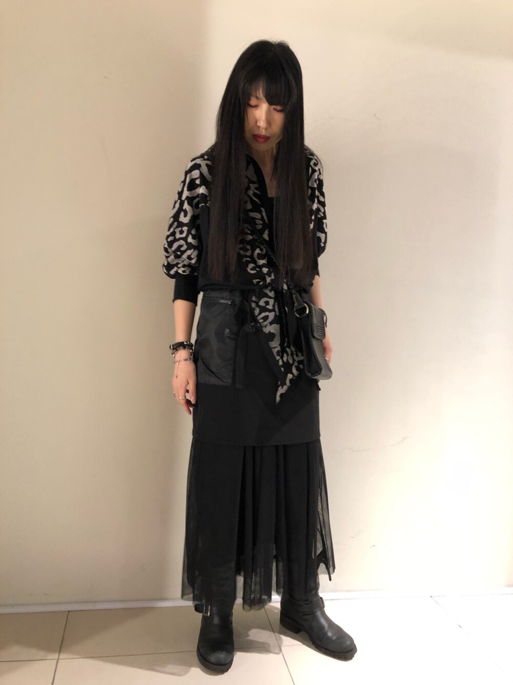 「ROYAL FLASH、KMRii、SUPERTHANKS」｜「KMRiiのKMRii/ケムリ/LEOPARD DOLMAN SHIRT（シャツ/ブラウス、ホワイト系）」を使った、照井千尋さん（レディース・163cm）の夏コーディネートの1枚目の写真