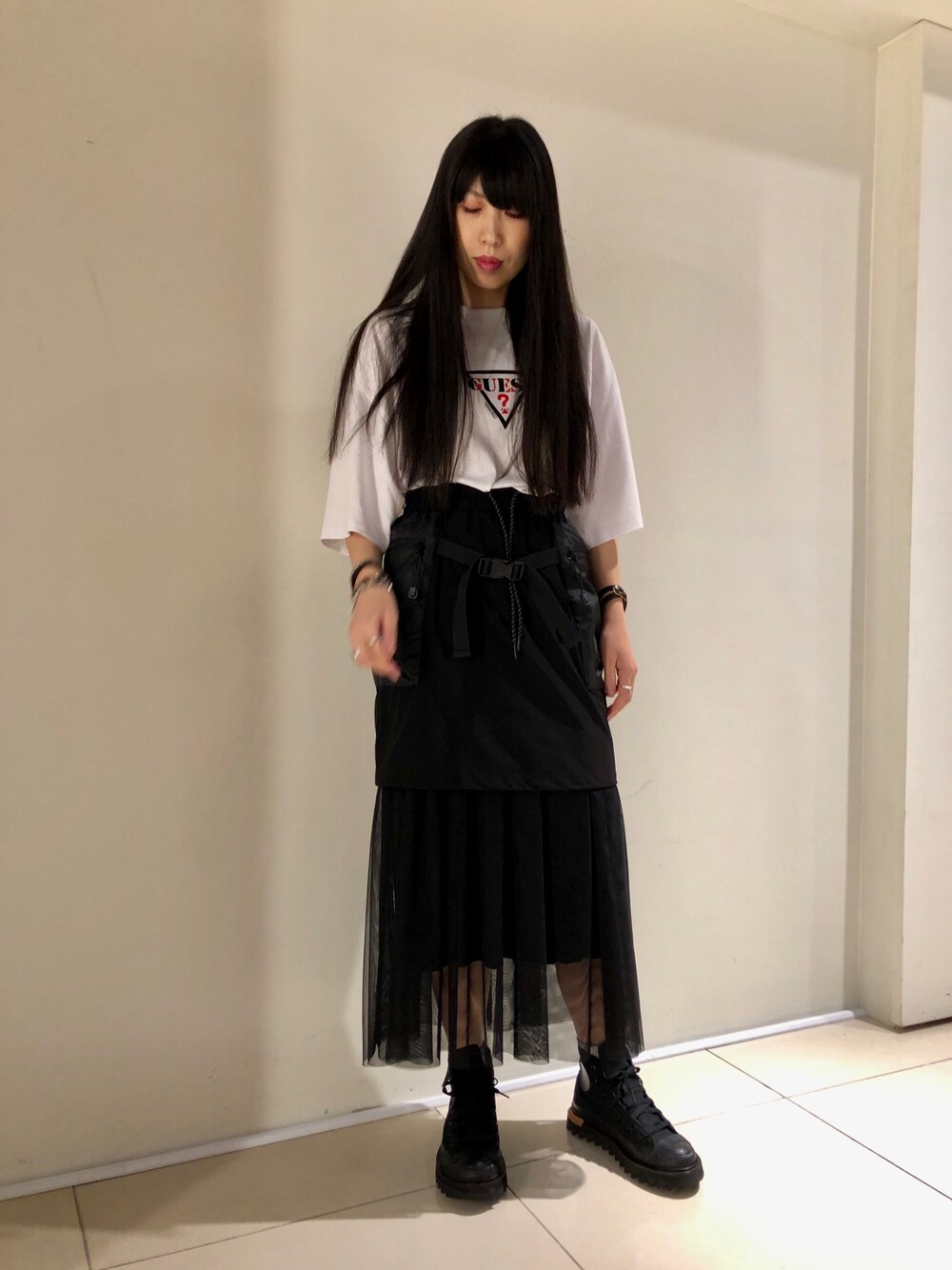 「ROYAL FLASH、SUPERTHANKS、guess、オトナカジュアル」｜「Guessの【別注】Guess×ROYAL FLASH/ゲス バイヤスプリントTシャツ（Tシャツ/カットソー、ホワイト系）」を使った、照井千尋さん（レディース・163cm）の夏コーディネートの1枚目の写真