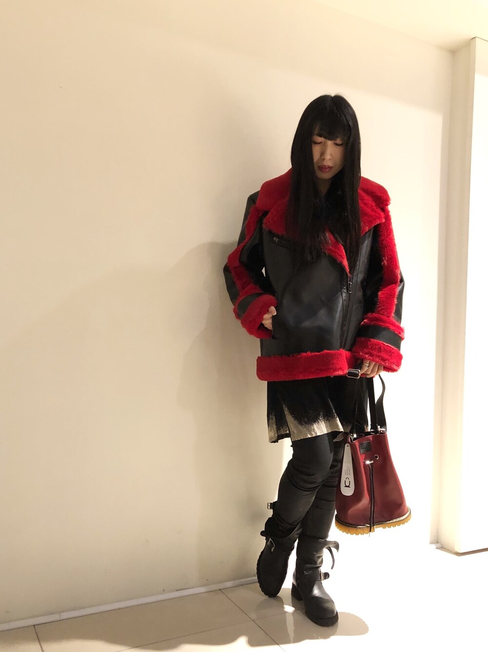 「ROYAL FLASH、KMRii、FAGASSENT、OKERU」｜「ROYAL FLASHのHEURUEH /ハウルー/MOTO JACKET（ブルゾン、ブラック系）」を使った、照井千尋さん（レディース・163cm）の冬コーディネートの1枚目の写真