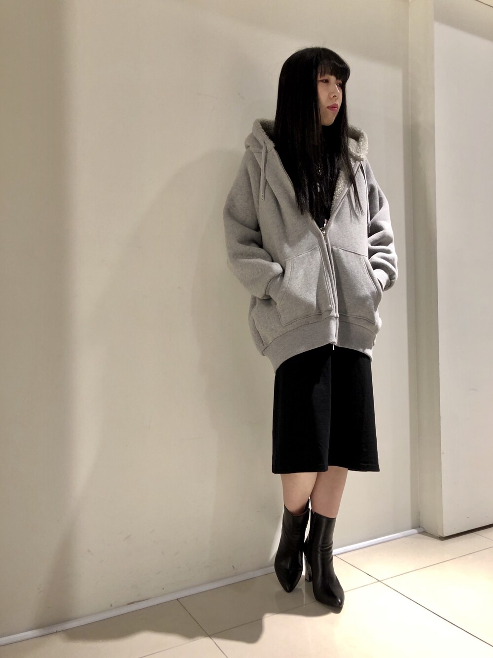 「MIHARAYASUHIRO、ROYAL FLASH、JOHN LAWRENCE SULLIVAN、roarguns」｜「MIHARAYASUHIROのアイテム（ワンピース、ブラック系）」を使った、照井千尋さん（レディース・163cm）の冬コーディネートの1枚目の写真