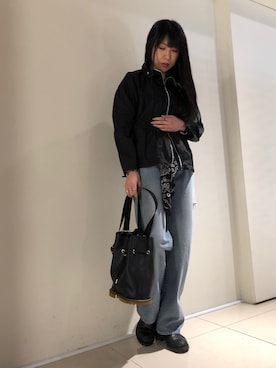 「HERNO（ヘルノ）のアイテム」を使った、照井千尋さん（レディース・163cm）の春コーディネート