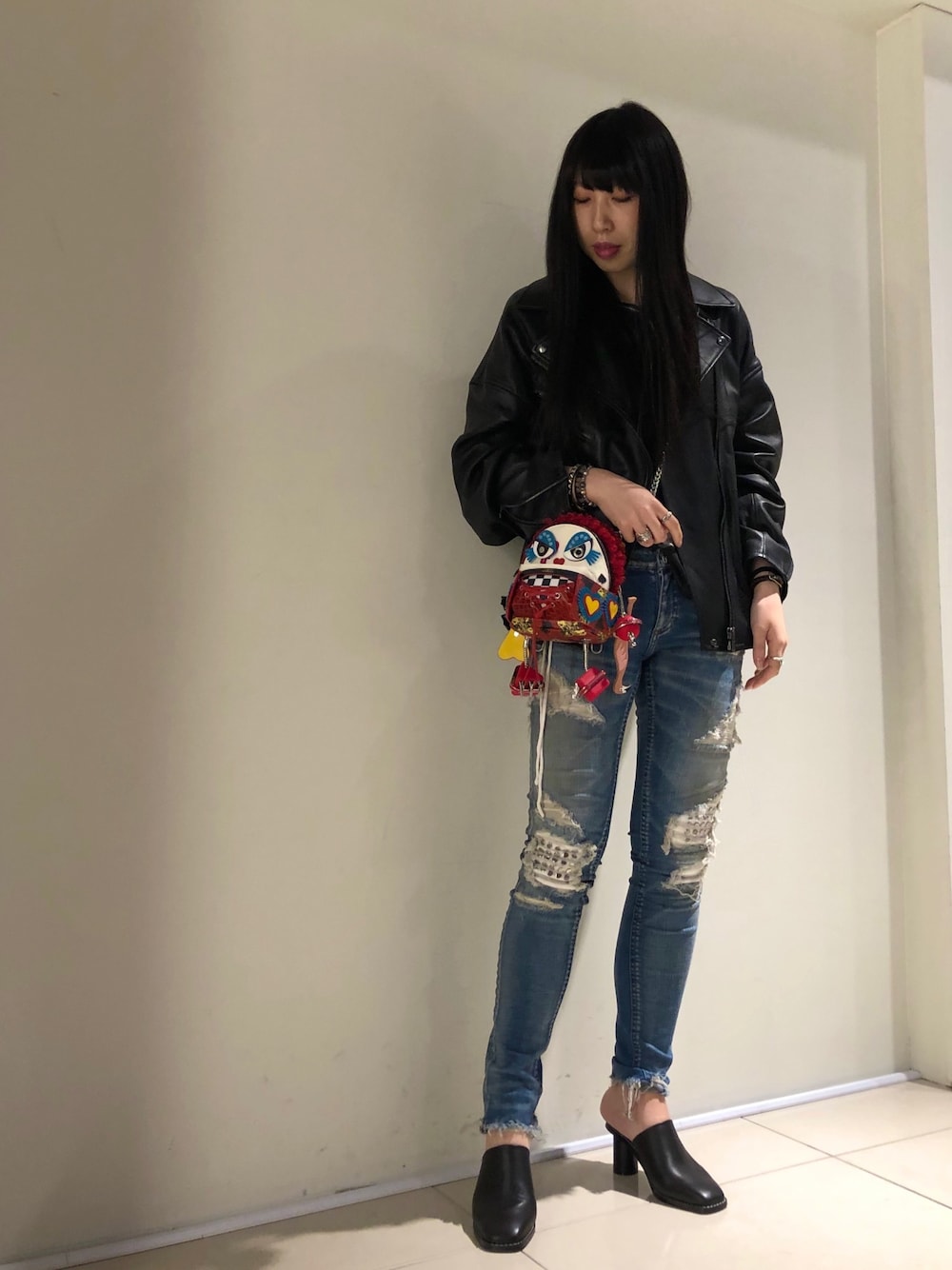 「ROYAL FLASH、MAISON PROMAX、KMRii、FAGASSENT、ballet」｜「ROYAL FLASHのアイテム（ライダースジャケット、ブラック系）」を使った、照井千尋さん（レディース・163cm）の春コーディネートの1枚目の写真
