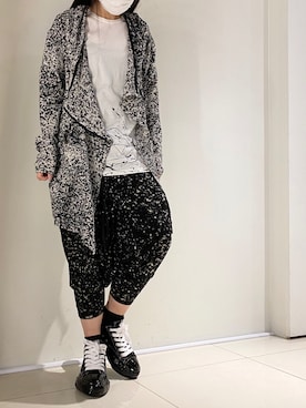 「KMRii（ケムリ）のアイテム（パンツ）」を使った、照井千尋さん（レディース・163cm）の夏コーディネート