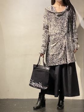 「KMRii（ケムリ）のアイテム（トップス）」を使った、照井千尋さん（レディース・163cm）の秋コーディネート