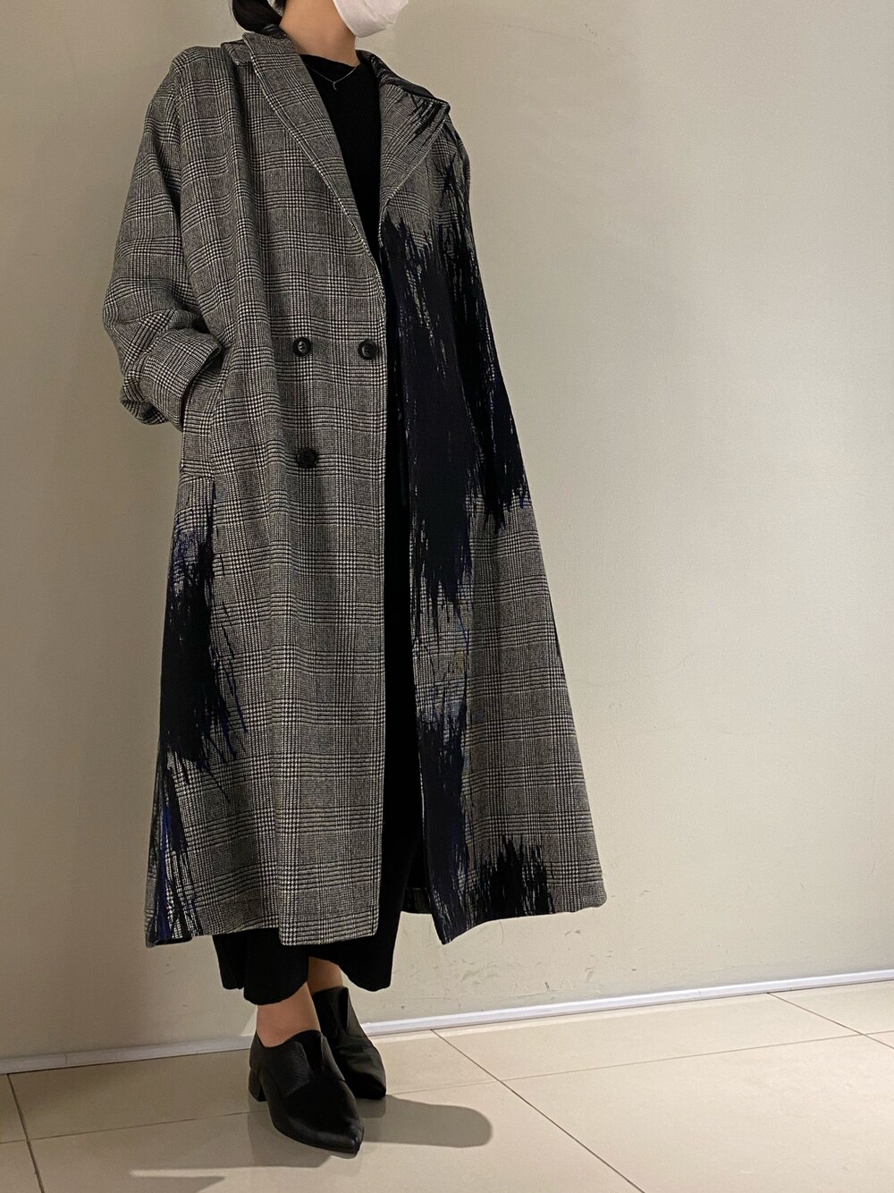 「ROYAL FLASH、KMRii、Y's」｜「KMRiiのKMRii/ケムリ/SPLASH CUT/LS（Tシャツ/カットソー、ブラック系）」を使った、照井千尋さん（レディース・163cm）の秋コーディネートの1枚目の写真