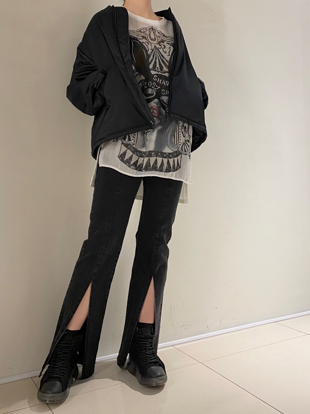 「ROYAL FLASH、JOHN LAWRENCE SULLIVAN、Y-3、SHARE SPIRIT」｜「Y-3のアイテム（ブルゾン、ブラック系）」を使った、照井千尋さん（レディース・163cm）の冬コーディネートの1枚目の写真