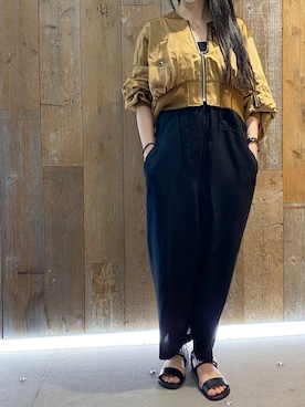 「Y's（ワイズ）のアイテム（オールインワン・サロペット）」を使った、照井千尋さん（レディース・163cm）の冬コーディネート