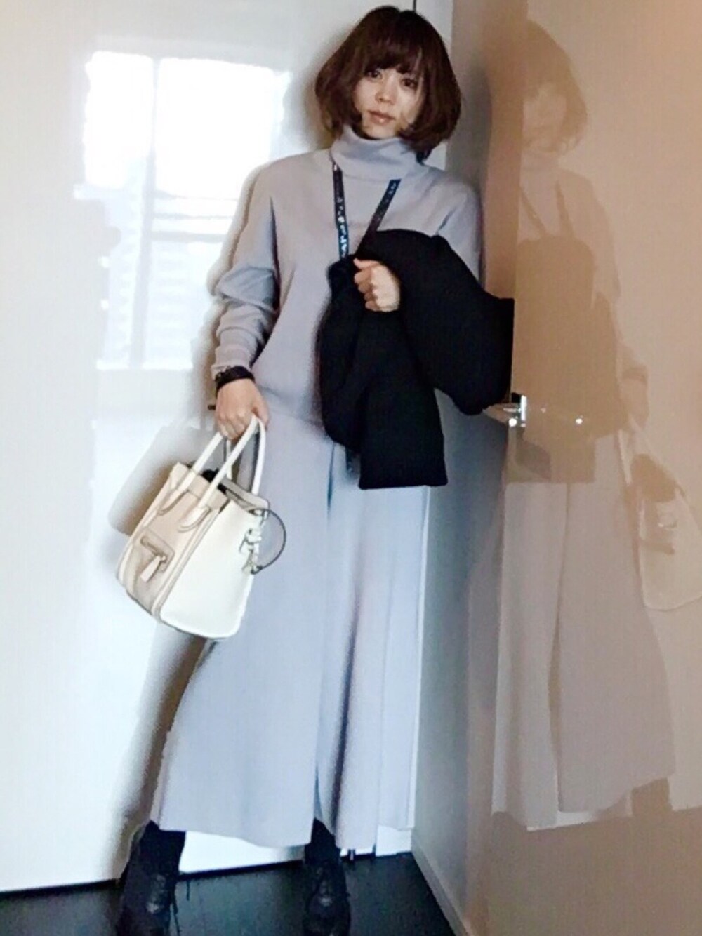 「セットアップ、SETUP、グレー、ブラック、ホワイト、ガウチョパンツ、ニット」｜「Riccimie NEW YORKのアイテム（ピーコート、ブラック系）」を使った、YUMIKO HIRAYAMAさん（レディース・154cm）の冬コーディネートの1枚目の写真