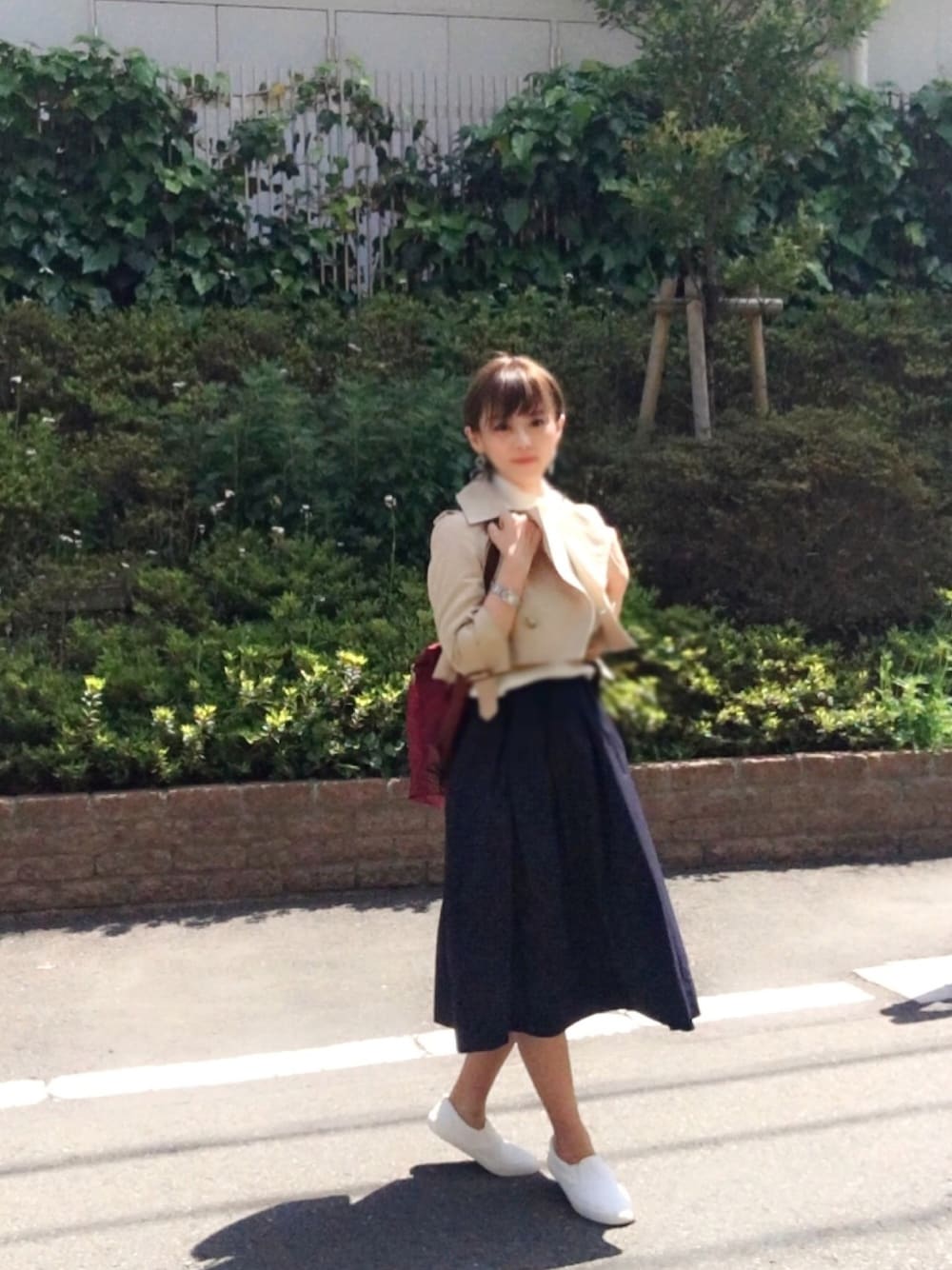 「ootd、outfit、ショート丈トップス、ボリュームスカート、UNIQLO、aquagirl、GU、LONGCHAMP、リュック、スリッポン」｜「UNIQLOのアイテム（スカート、ブルー系）」を使った、YUMIKO HIRAYAMAさん（レディース・154cm）の春コーディネートの1枚目の写真
