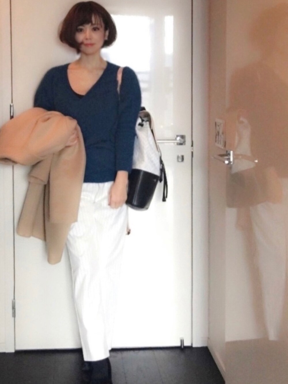 「ootd、outfit、Spick & Span(Spick & Span)、TELA、TITE IN THE STORE(TITE IN THE STORE)、MISCH MASCH、ストライプパンツ、ターコイズブルー、ファーシューズ」｜「TELAのアイテム（バックパック/リュック、ベージュ系）」を使った、YUMIKO HIRAYAMAさん（レディース・154cm）の冬コーディネートの1枚目の写真