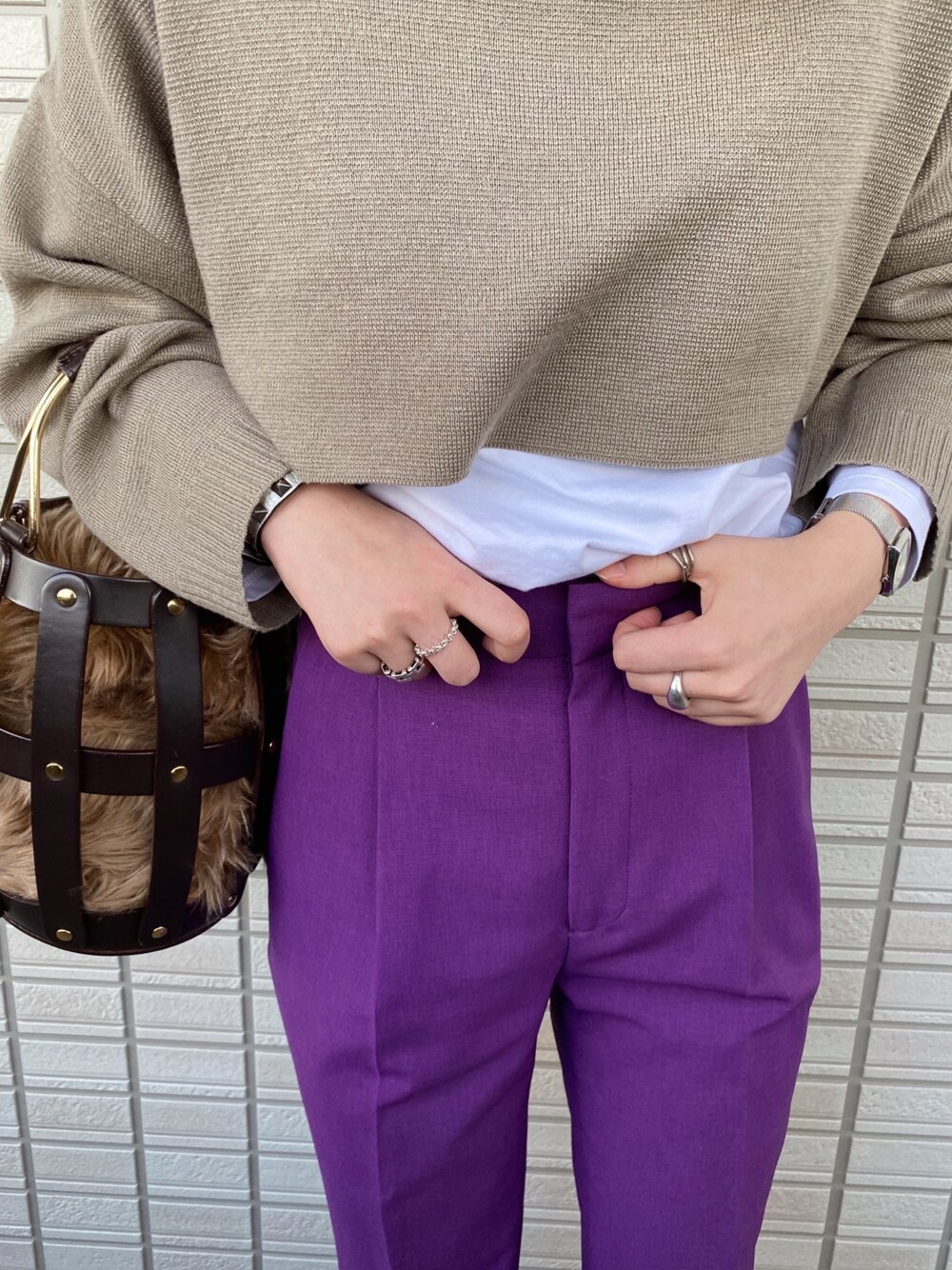 「オトナ女子、オトナカジュアル、シンプルコーデ、ラクチンコーデ、キレイめ、休日スタイル」｜「ADAM ET ROPE'のスリムスラックス（その他パンツ、パープル系）」を使った、yuppyさん（レディース・160cm）の冬コーディネートの1枚目の写真