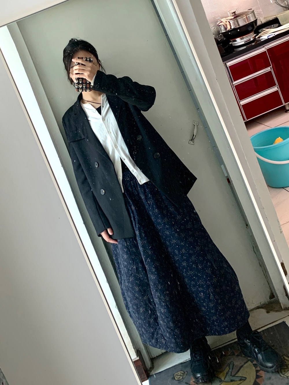 「街头搭配、休闲、复古、日系极简、女人味」｜「H&Mのアイテム（スーツジャケット、ブラック系）」を使った、方问さん（レディース・165cm）の秋コーディネートの1枚目の写真
