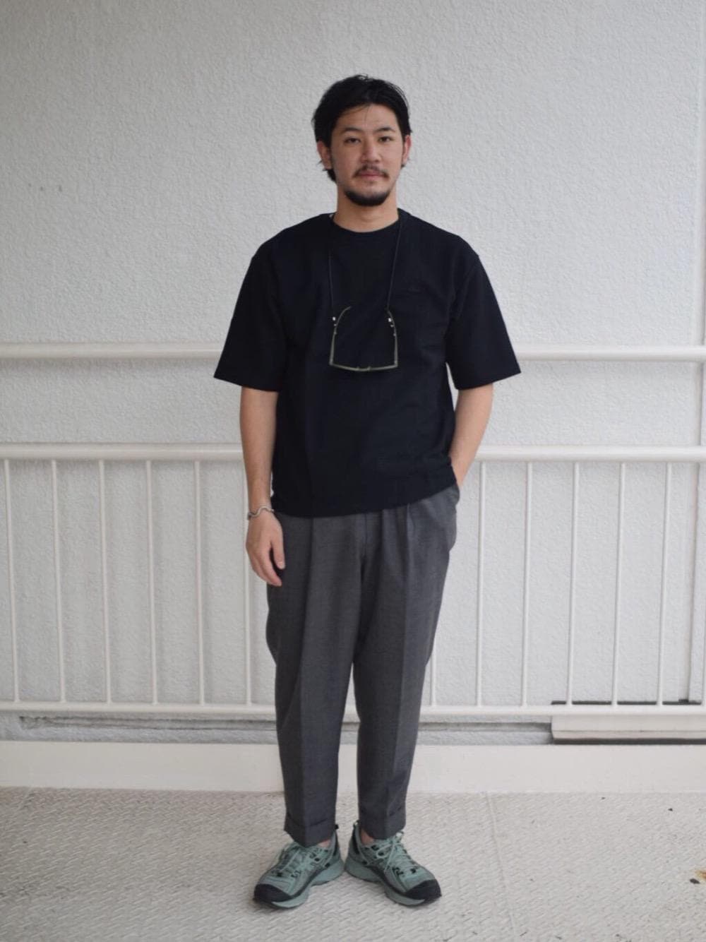 「RECOMMEND  ITEM STYLING、EXCLUTIVE ITEM STYLE」｜「IZIPIZIの＜IZIPIZI＞ TYPE F/アイウェア（メガネ、グリーン系）」を使った、高野 恭平さん（メンズ・177cm）の夏コーディネートの1枚目の写真