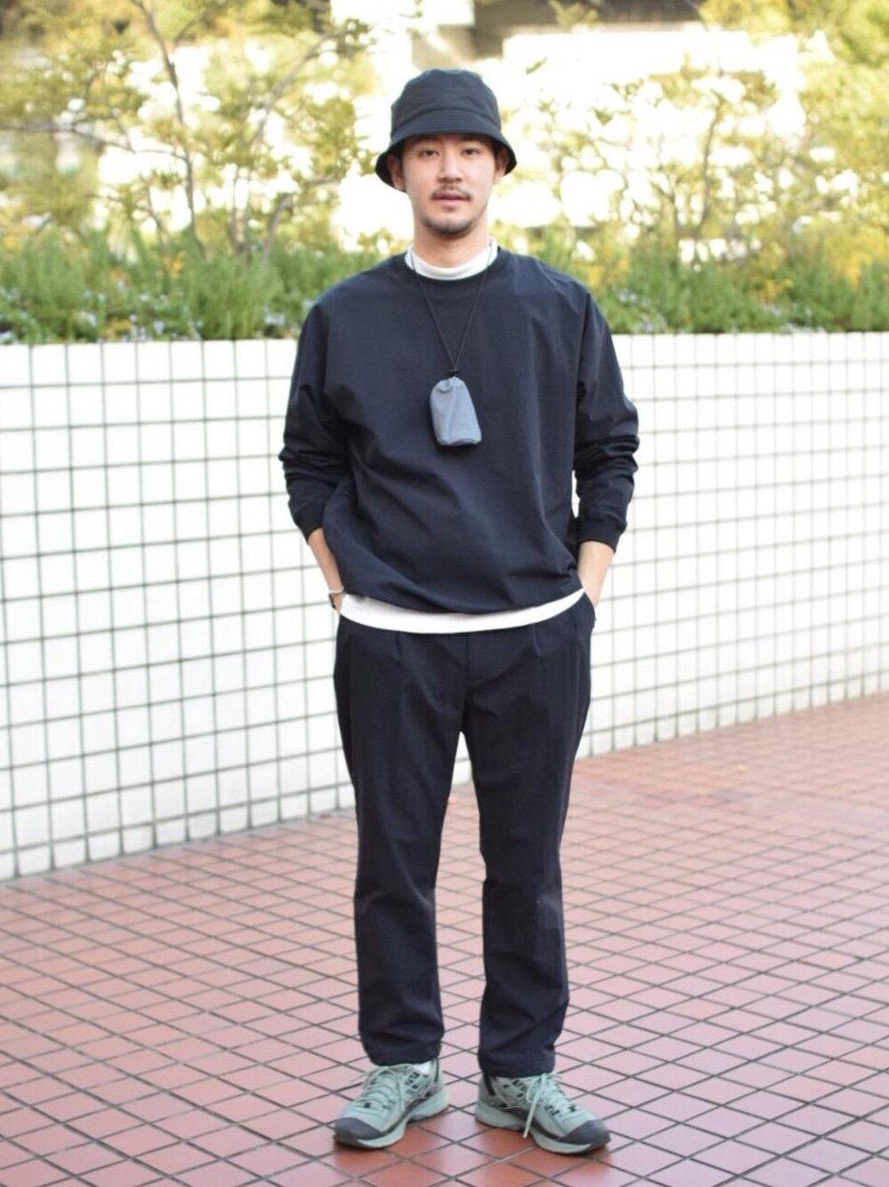 「STANDARD SUPPLYの＜STANDARD SUPPLY（スタンダードサプライ）＞ POUCH S/ポーチ（ポーチ、グレー系）」を使った、高野 恭平さん（メンズ・177cm）の春コーディネートの1枚目の写真
