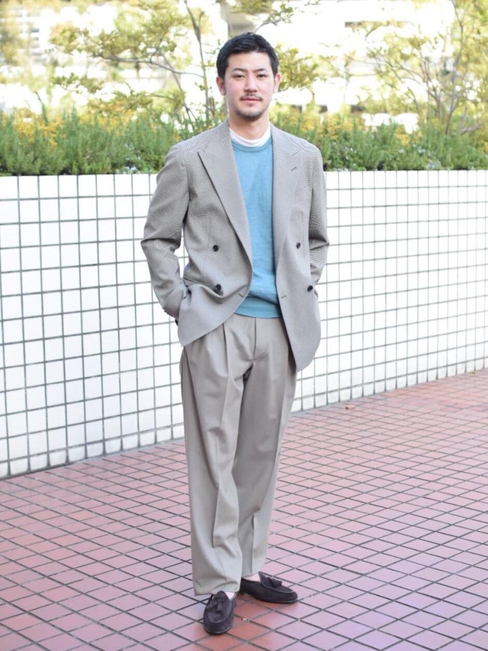 「UNITED ARROWSの<UNITED ARROWS> ベルジアン タッセル（スリッポン、ブラウン系）」を使った、高野 恭平さん（メンズ・177cm）の春コーディネートの1枚目の写真