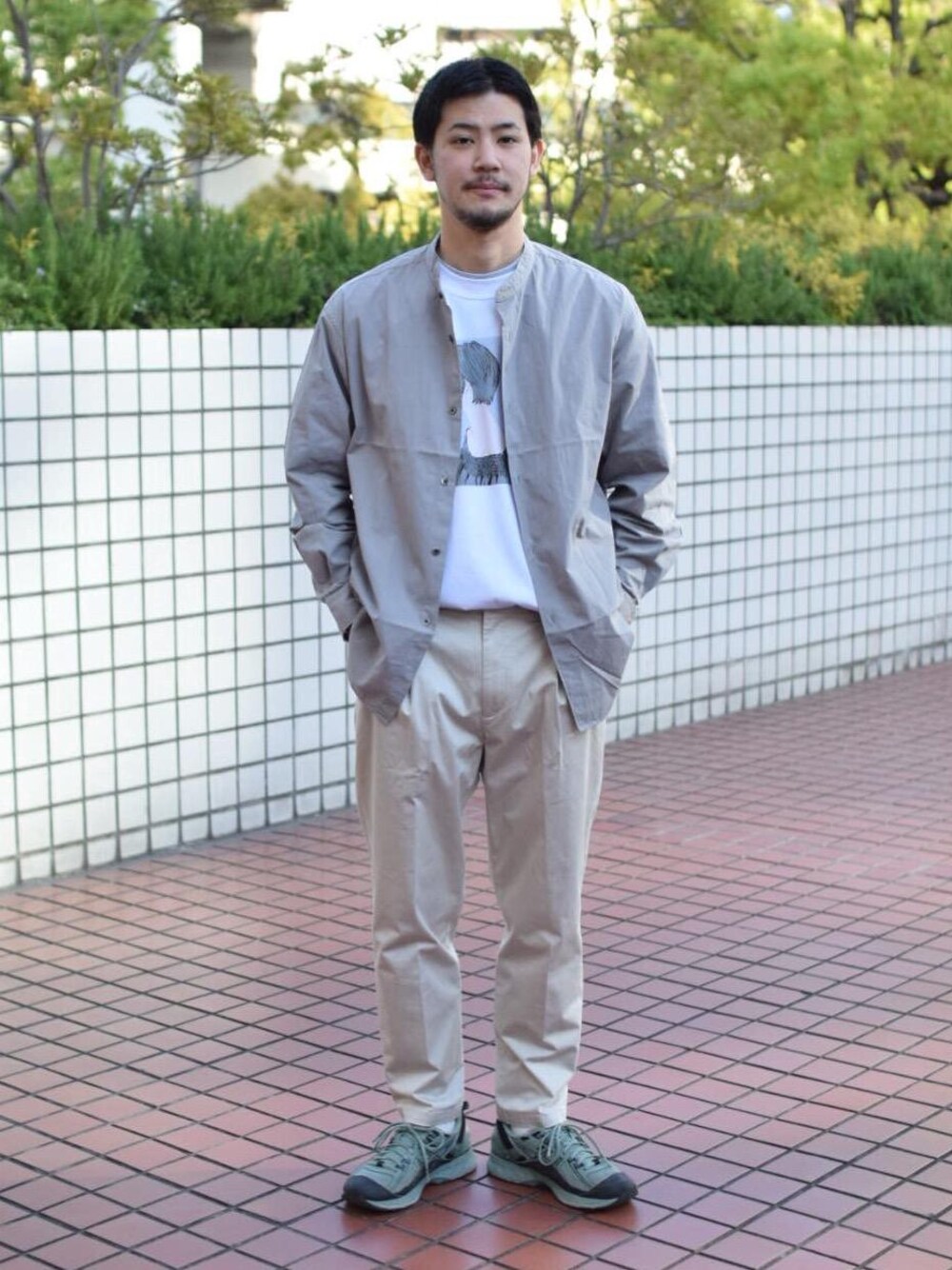 「BEAUTY&YOUTH UNITED ARROWSの＜江口寿史＞×＜BEAUTY&YOUTH＞ KANOJO TEE/Tシャツ（Tシャツ/カットソー、その他）」を使った、高野 恭平さん（メンズ・177cm）の春コーディネートの1枚目の写真