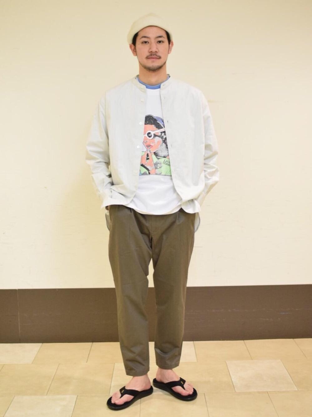 「RACALの＜Racal（ラカル）＞ ROLL KNIT CAP/ニットキャップ（ニットキャップ/ビーニー、ホワイト系）」を使った、高野 恭平さん（メンズ・177cm）の春コーディネートの1枚目の写真