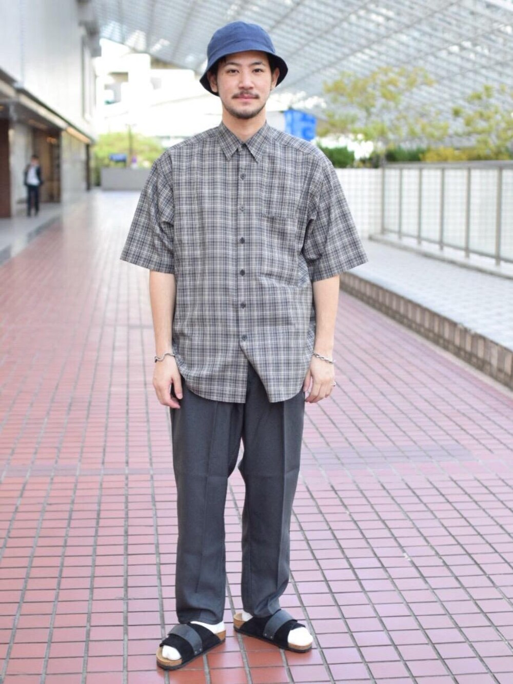「BEAUTY&YOUTH UNITED ARROWSのBY 10oz ヘビー ワイド Ｔシャツ（Tシャツ/カットソー、シルバー系）」を使った、高野 恭平さん（メンズ・177cm）の春コーディネートの1枚目の写真